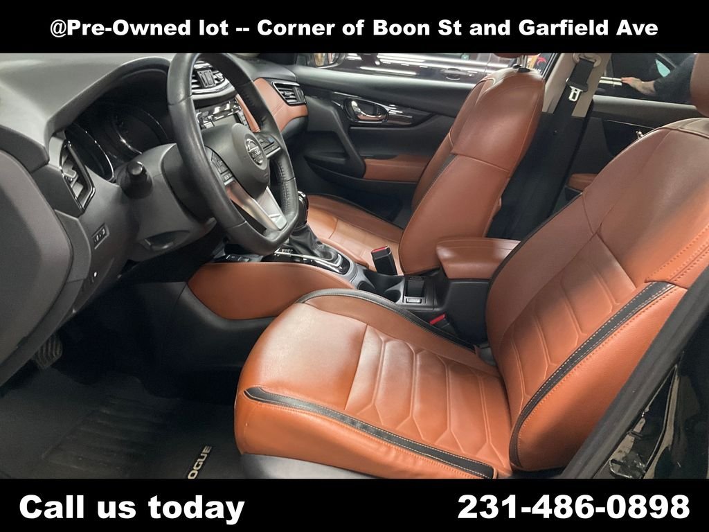 Used 2019  Nissan SL image 13
