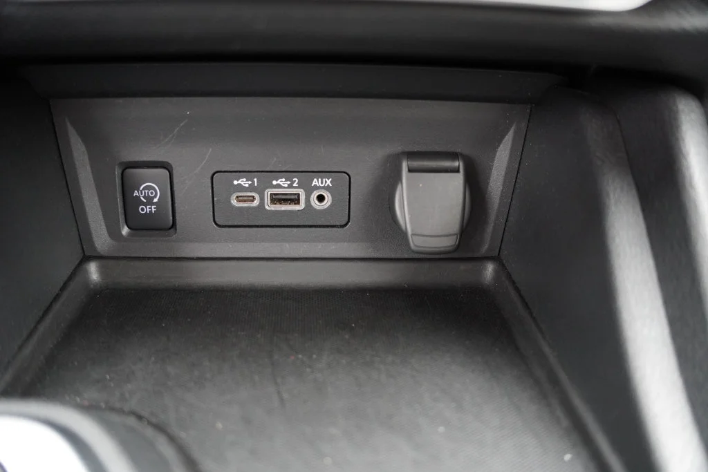 Used 2025 Aspen White Tricoat Nissan SV image 24