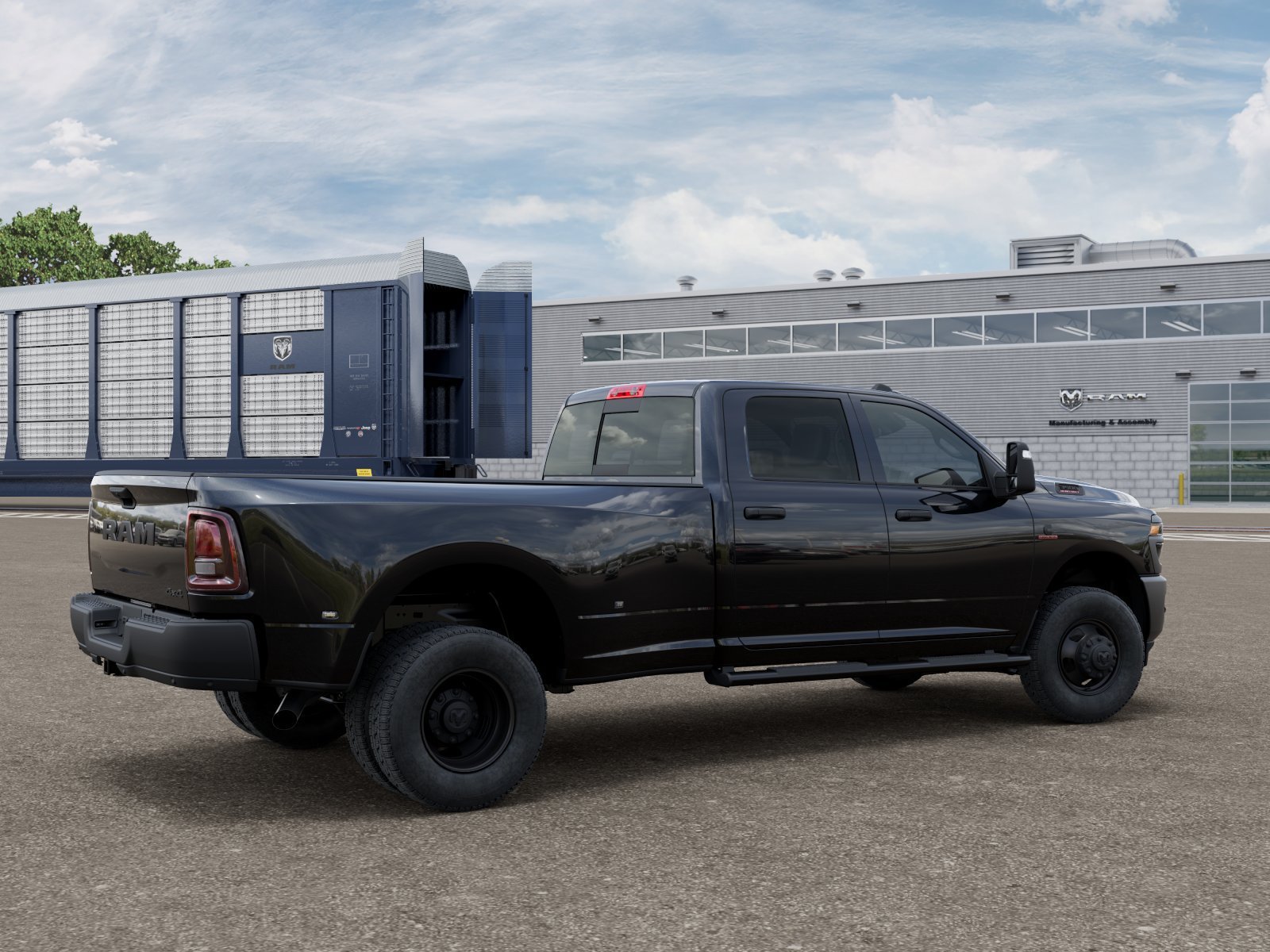 New 2026 Diamond Black Crystal Pearl-Coat Exterior Paint RAM Tradesman image 4