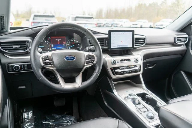 Used 2022 White Ford XLT image 12