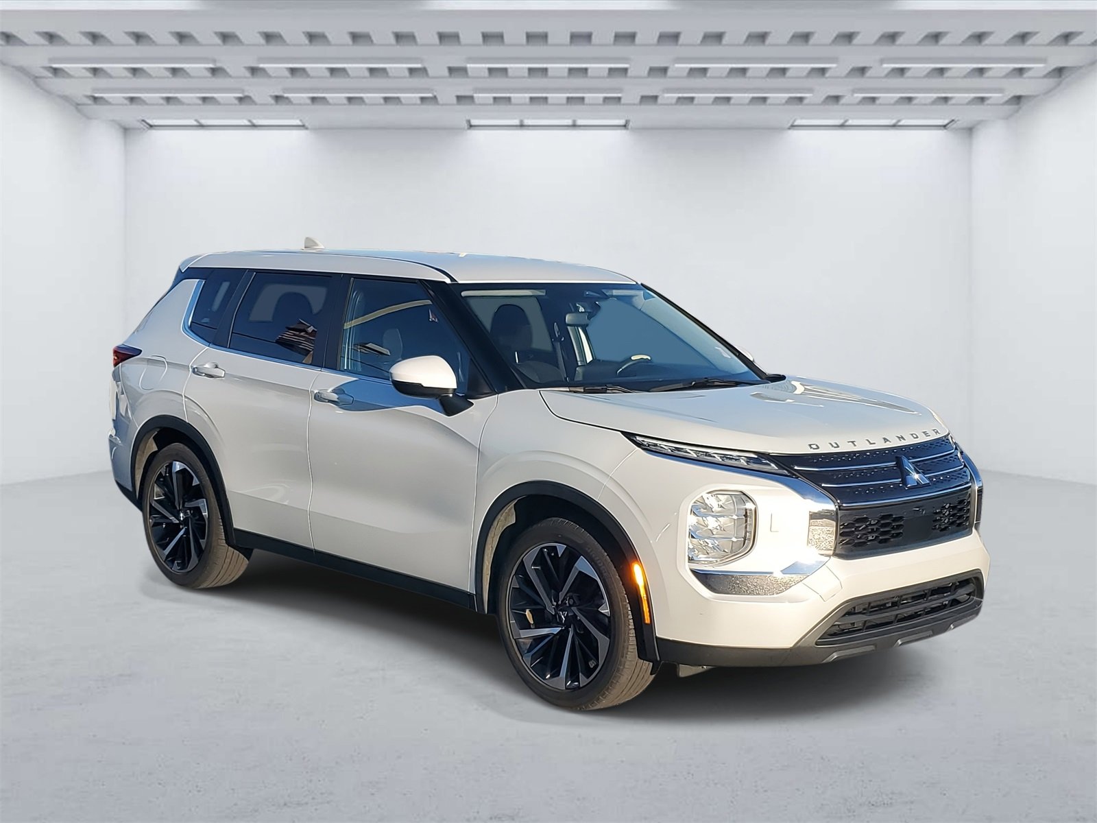 2022 Mitsubishi Outlander ES