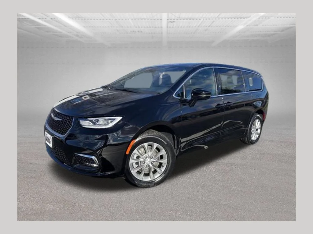 New 2026 Diamond Black Crystal Pearl-Coat Exterior Paint Chrysler Select image 1