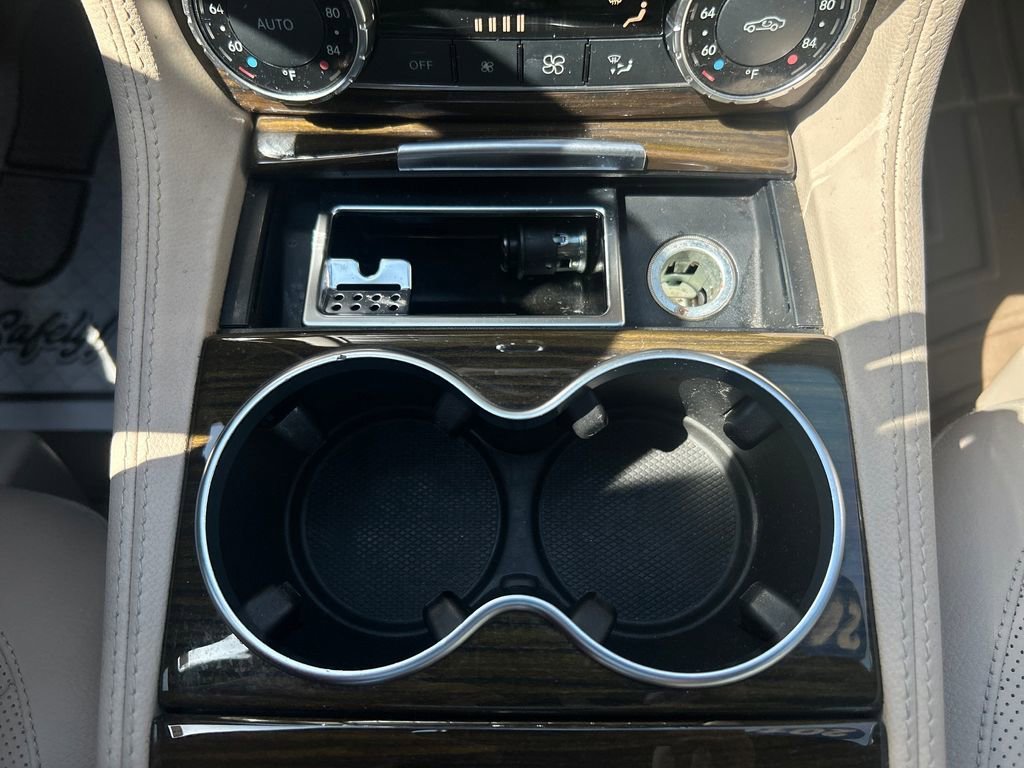 Used 2016 White Mercedes-Benz 4MATIC® image 26