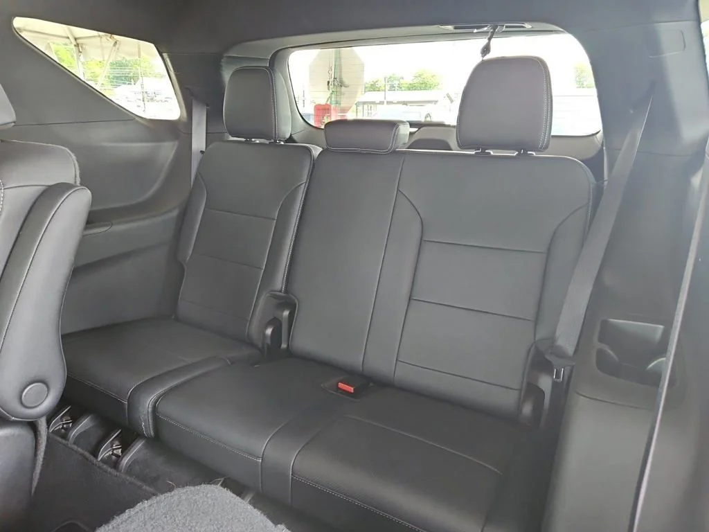 Used 2025 White Chevrolet LT image 9