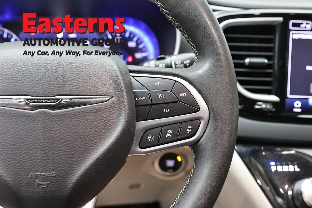 Used 2023 Black Chrysler Touring L image 16