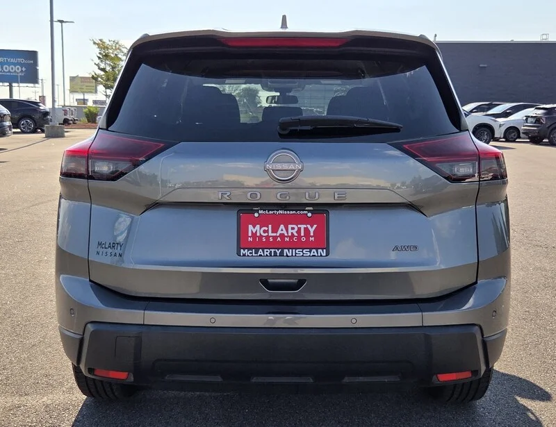 Used 2025 Gun Metallic NISSAN AWD SV image 7