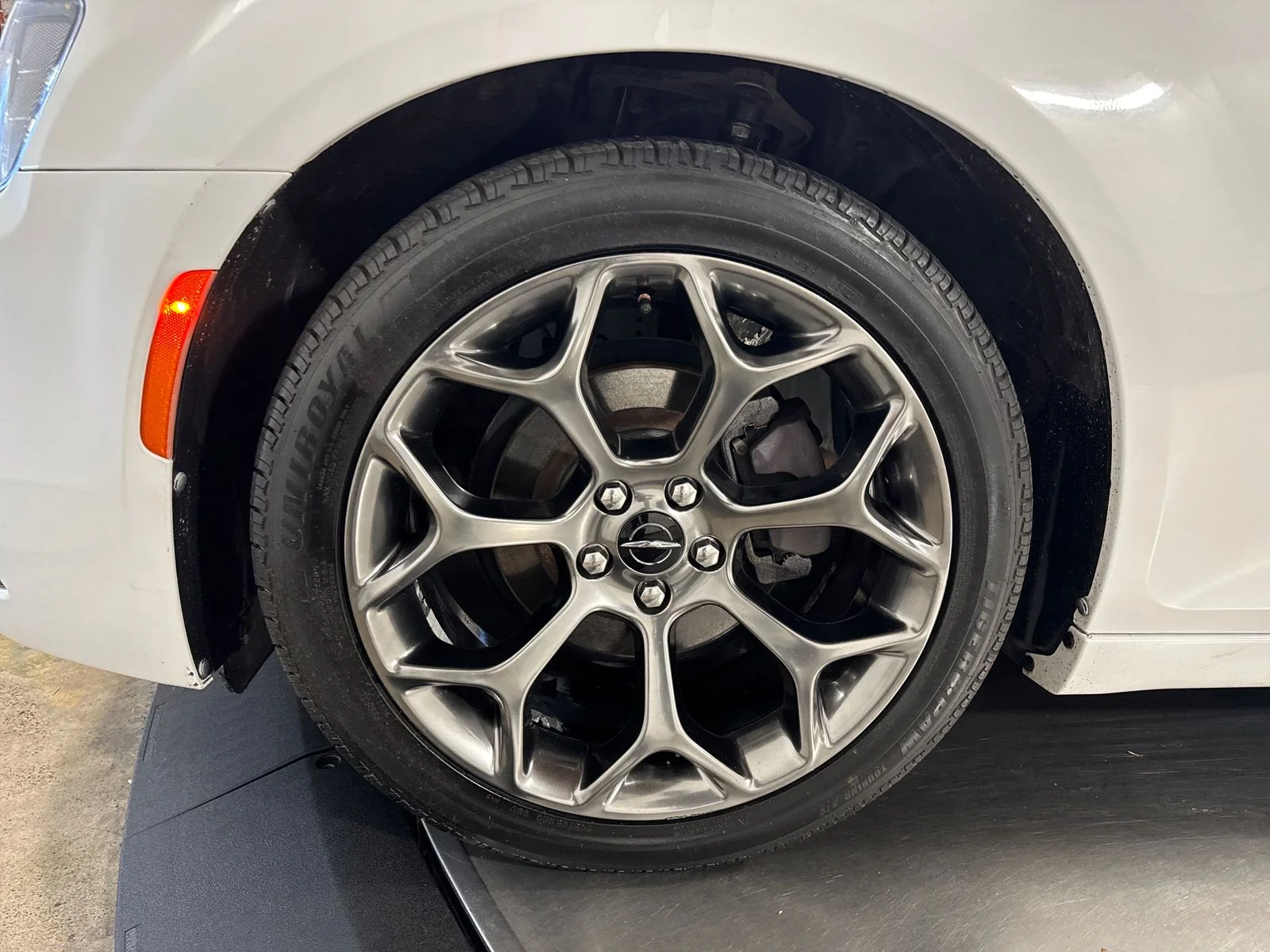 Used 2018 Bright White Clearcoat Chrysler Touring image 2