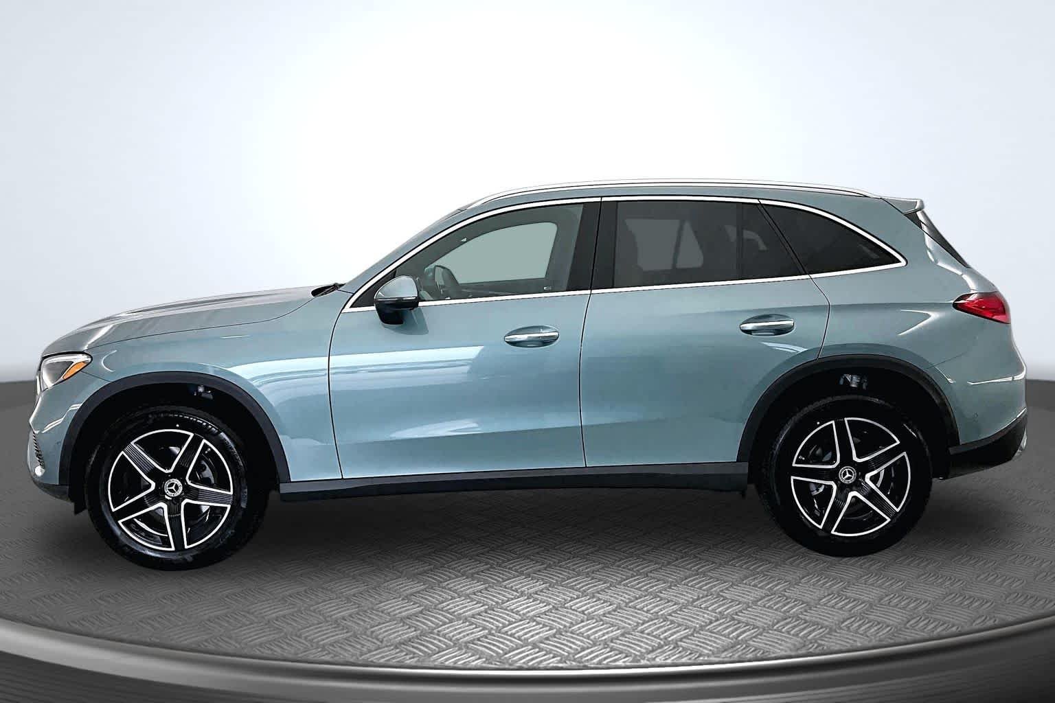 New 2026 Verde Silver Metallic Mercedes-Benz GLC 300 image 3