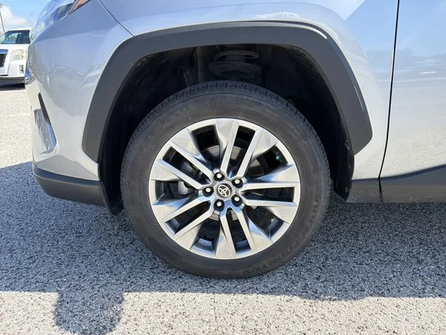 Used 2023 Silver Toyota XLE Premium image 31
