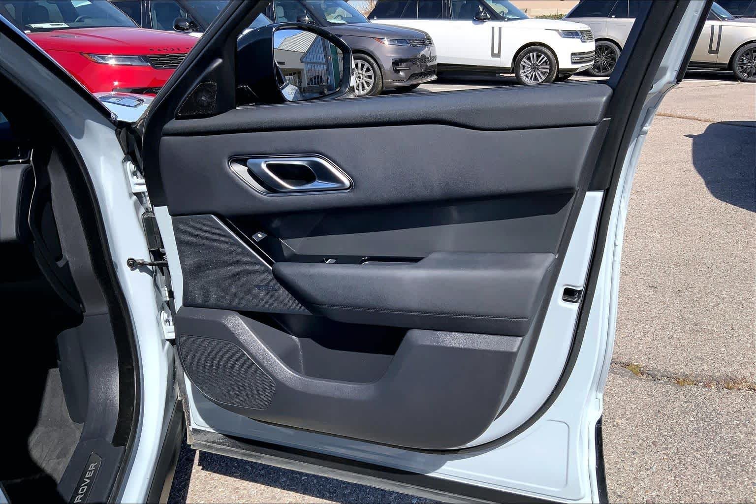 Certified Used 2025 Arroios Grey Metallic Land Rover Dynamic SE image 20