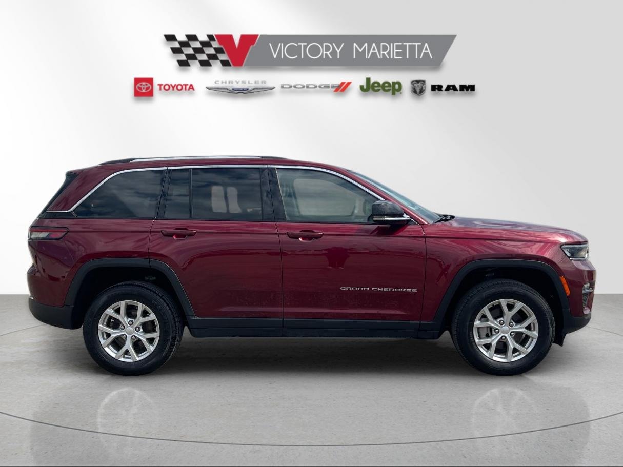 Used 2023  Jeep Limited image 6