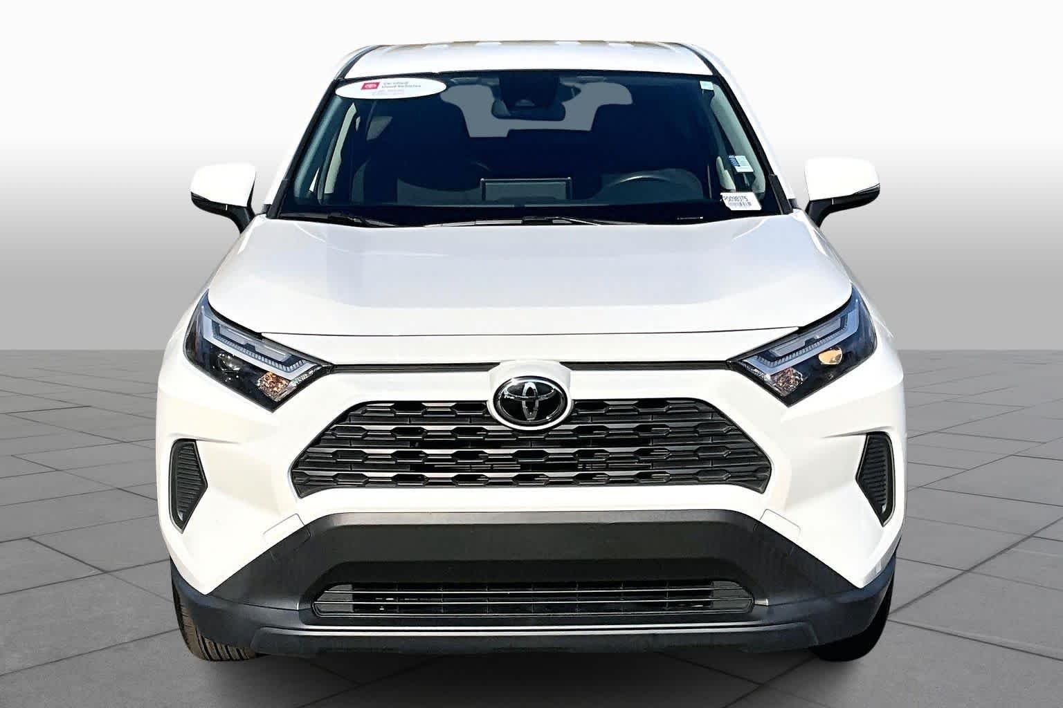 Used 2023 Ice Cap Toyota LE image 3