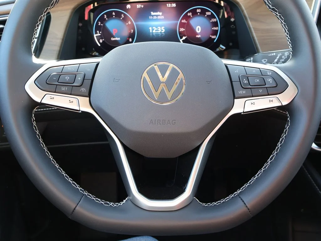 New 2026 White Volkswagen 2.0T SE w/Technology image 31