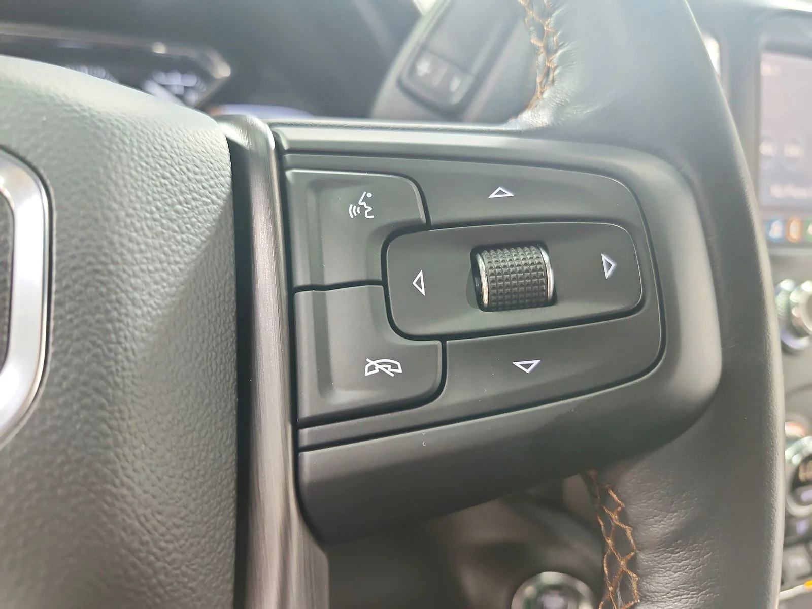 Used 2022  GMC AT4 image 25