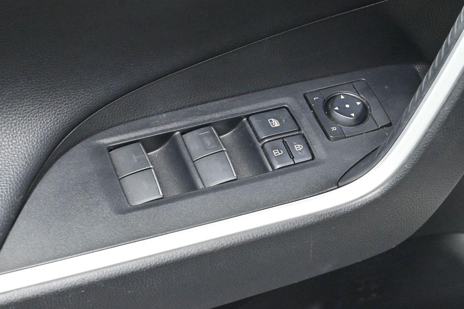 Used 2022  Toyota Hybrid XSE image 12