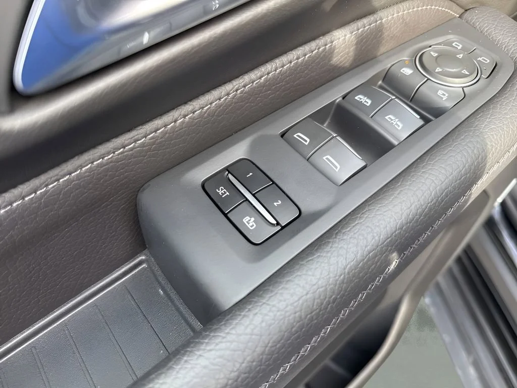 Used 2024 Onyx Black GMC Denali image 12