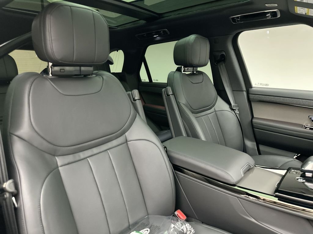 New 2027 Borasco Grey Metallic Land Rover SE image 6
