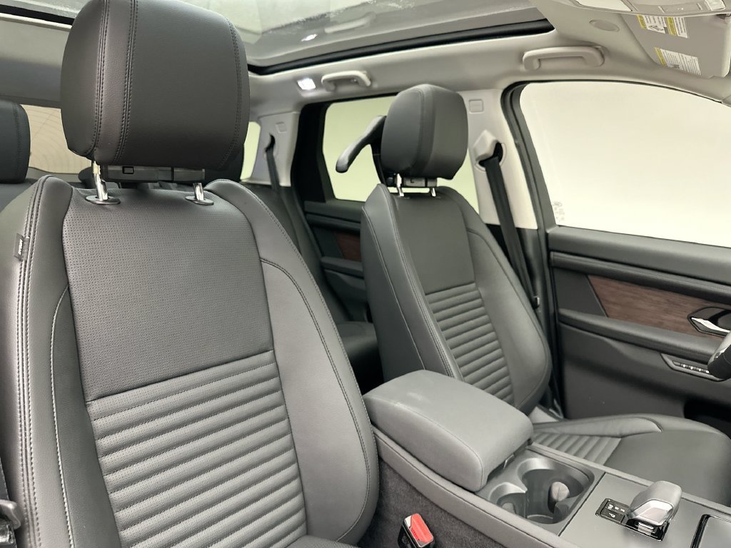 Used 2025 Hakuba Silver Metallic Land Rover S image 6