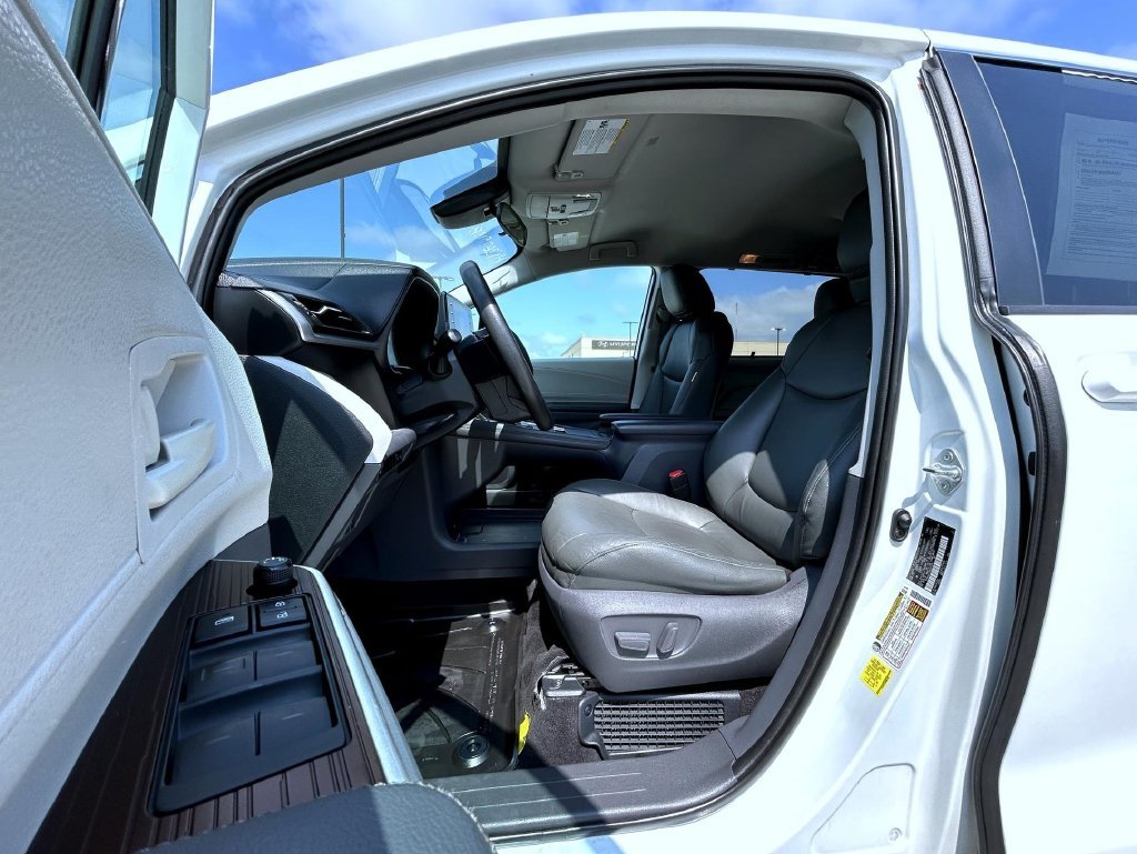 Used 2021 White Toyota LE image 11