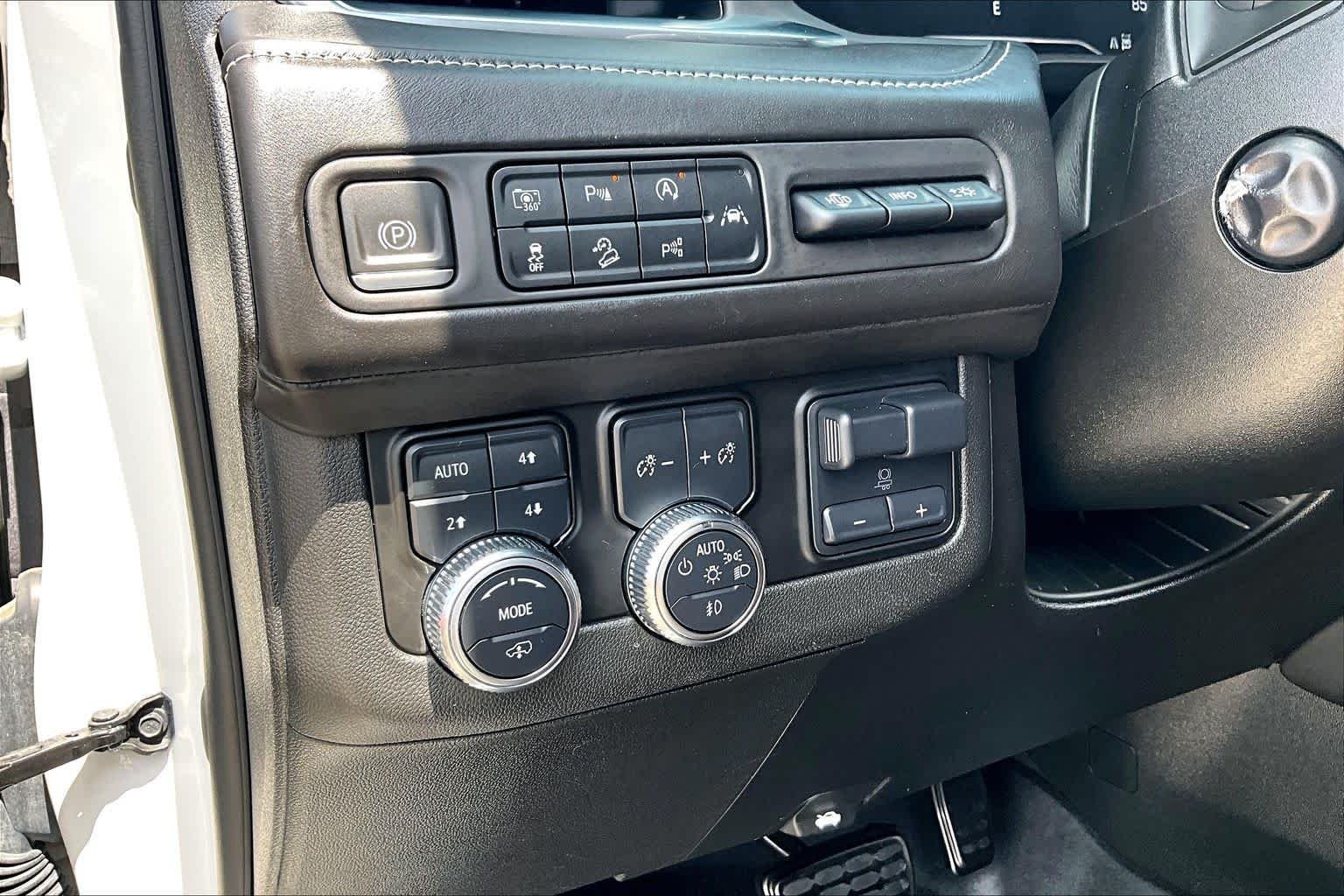Used 2023 White Frost Tricoat GMC Denali Ultimate image 36