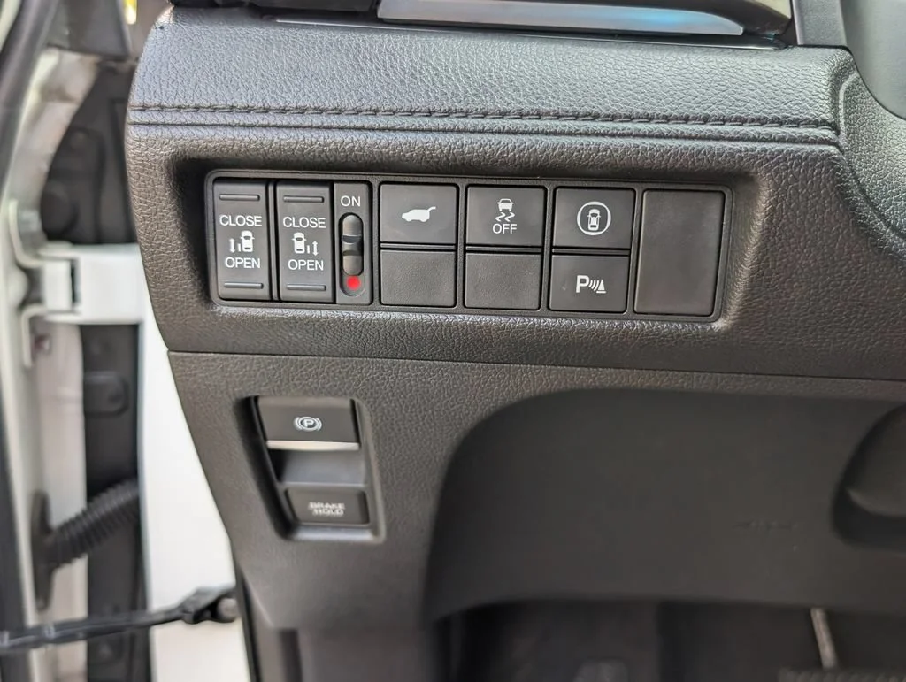 Used 2021  Honda Touring image 14