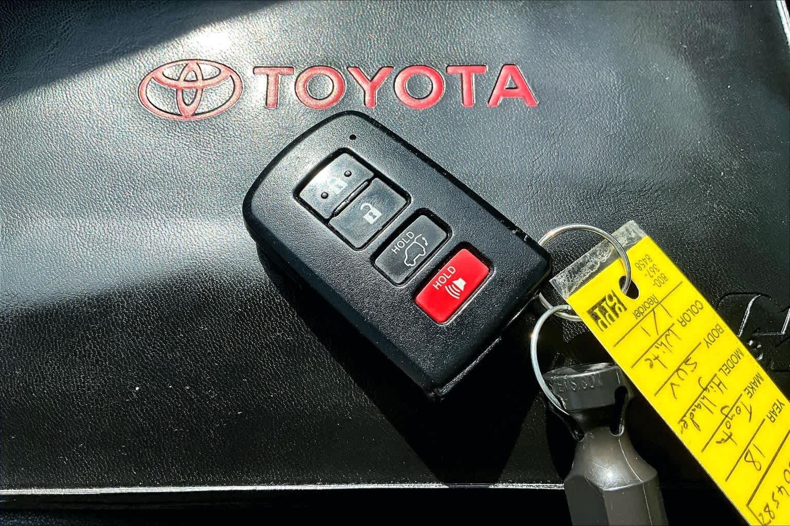 Used 2018 Blizzard Pearl Toyota XLE image 15