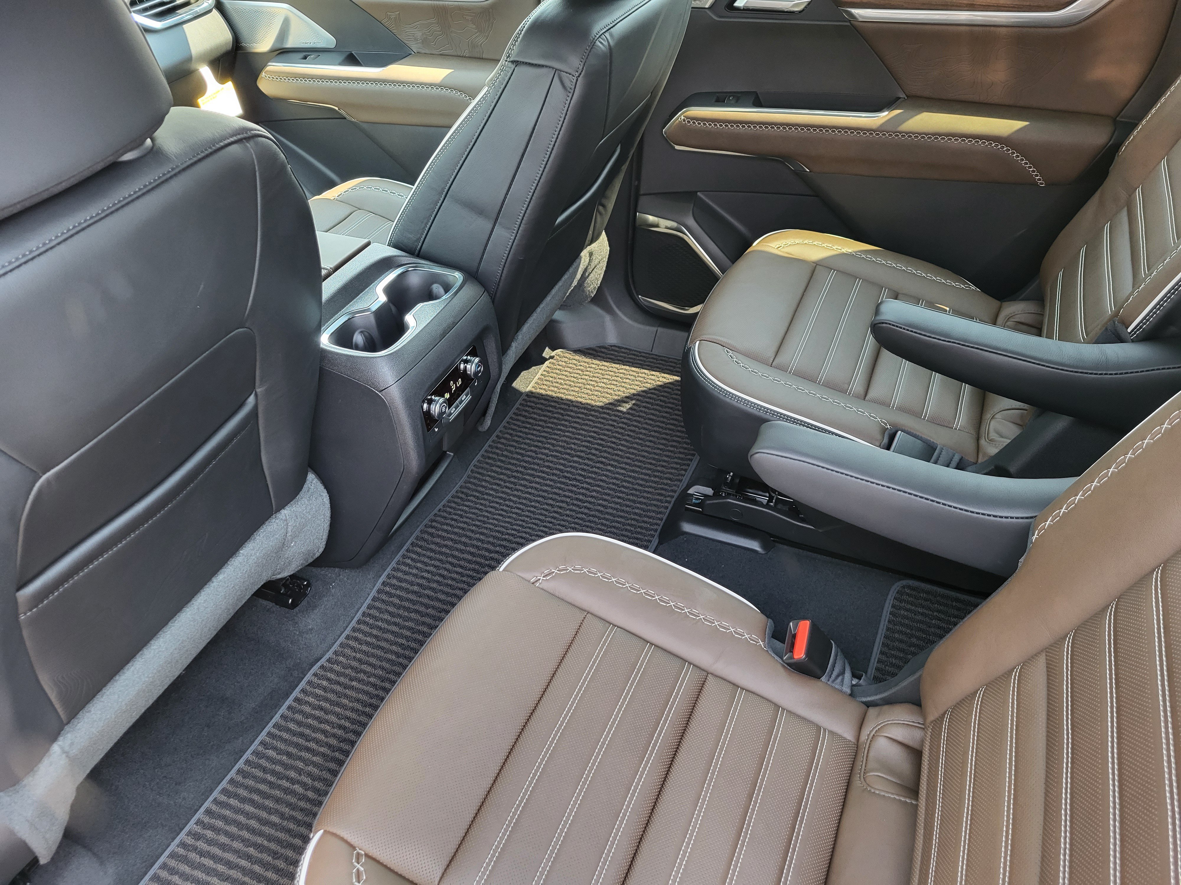 2026 GMC Acadia Denali Ultimate - Photo 22