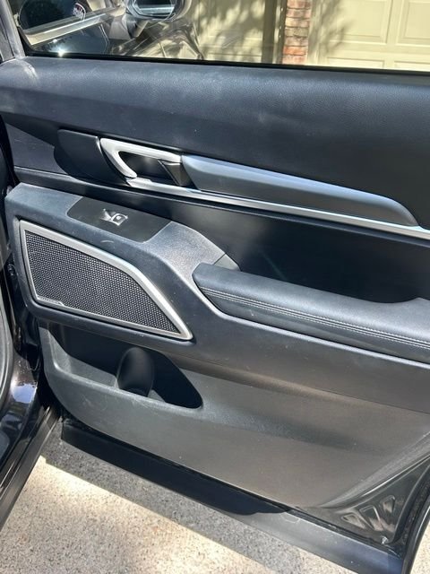Used 2022 Black Kia S image 11