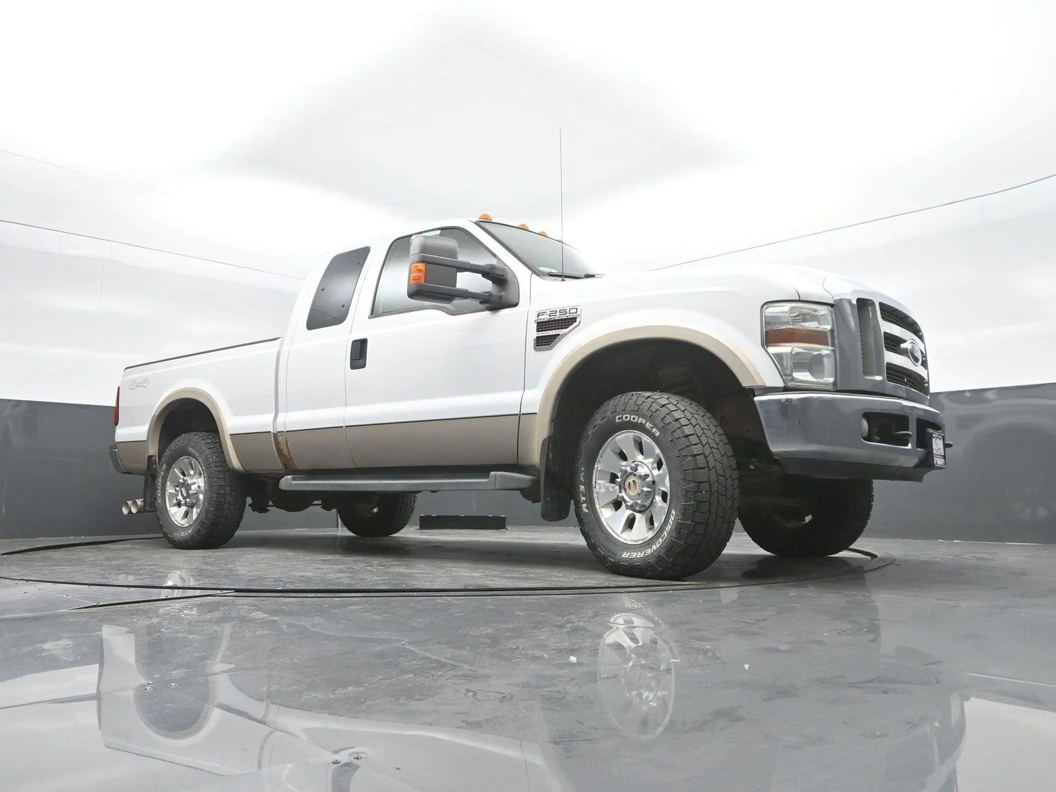 Used 2008 White Ford XL image 31