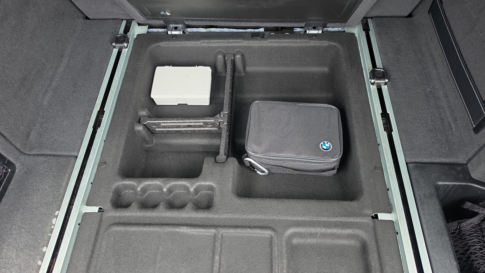 Used 2016 Gray BMW xDrive28i image 29