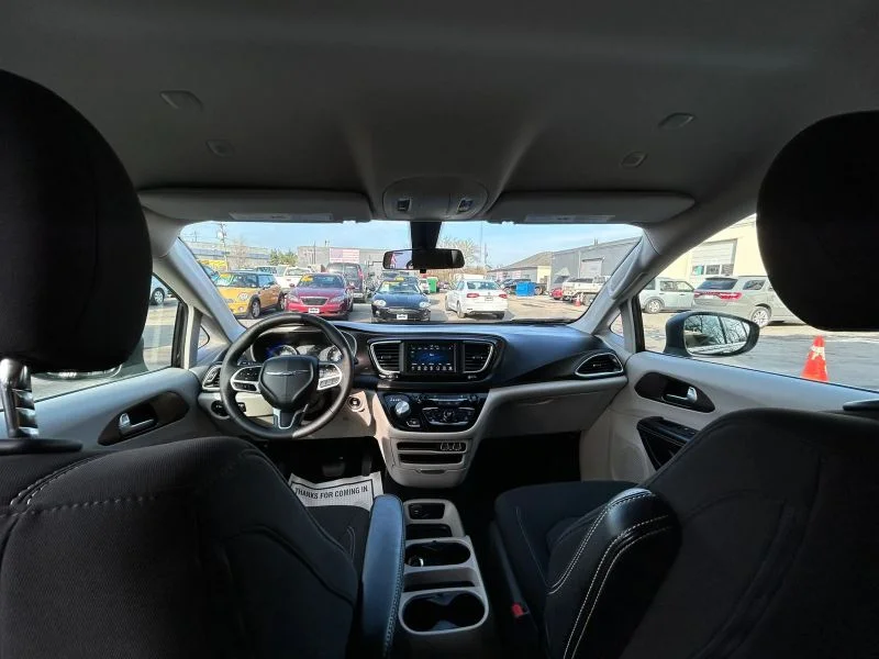 Used 2021 Black Chrysler L Minivan 4D image 40