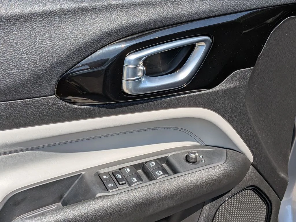 Used 2023 Silver Jeep Limited image 11