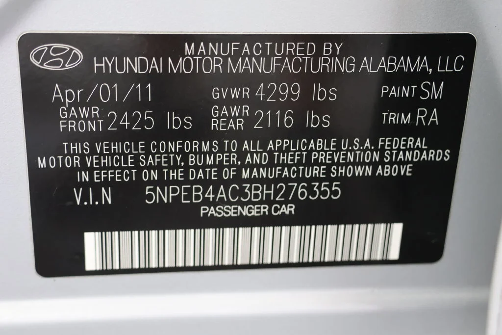 Used 2011 Radiant Silver Metallic Hyundai GLS image 25