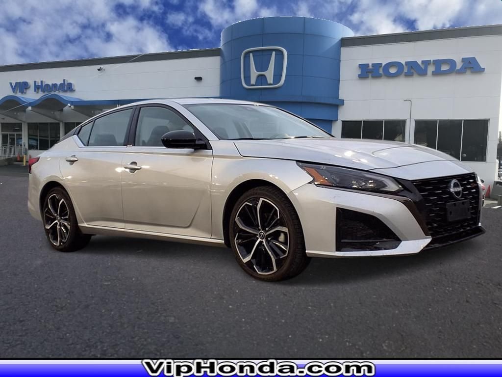 2023 Nissan Altima SR