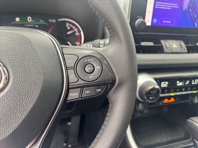 Certified Used 2023 Pearl Toyota XLE Premium image 30