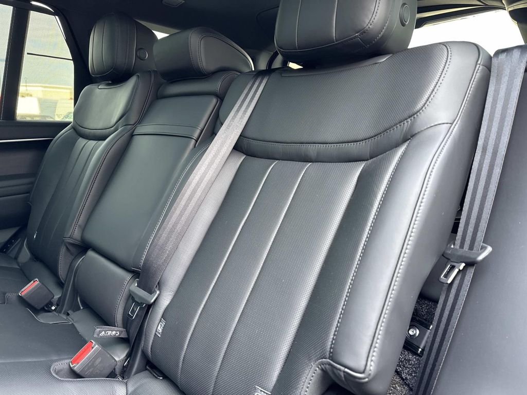 New 2026 Santorini Black Land Rover SE image 15