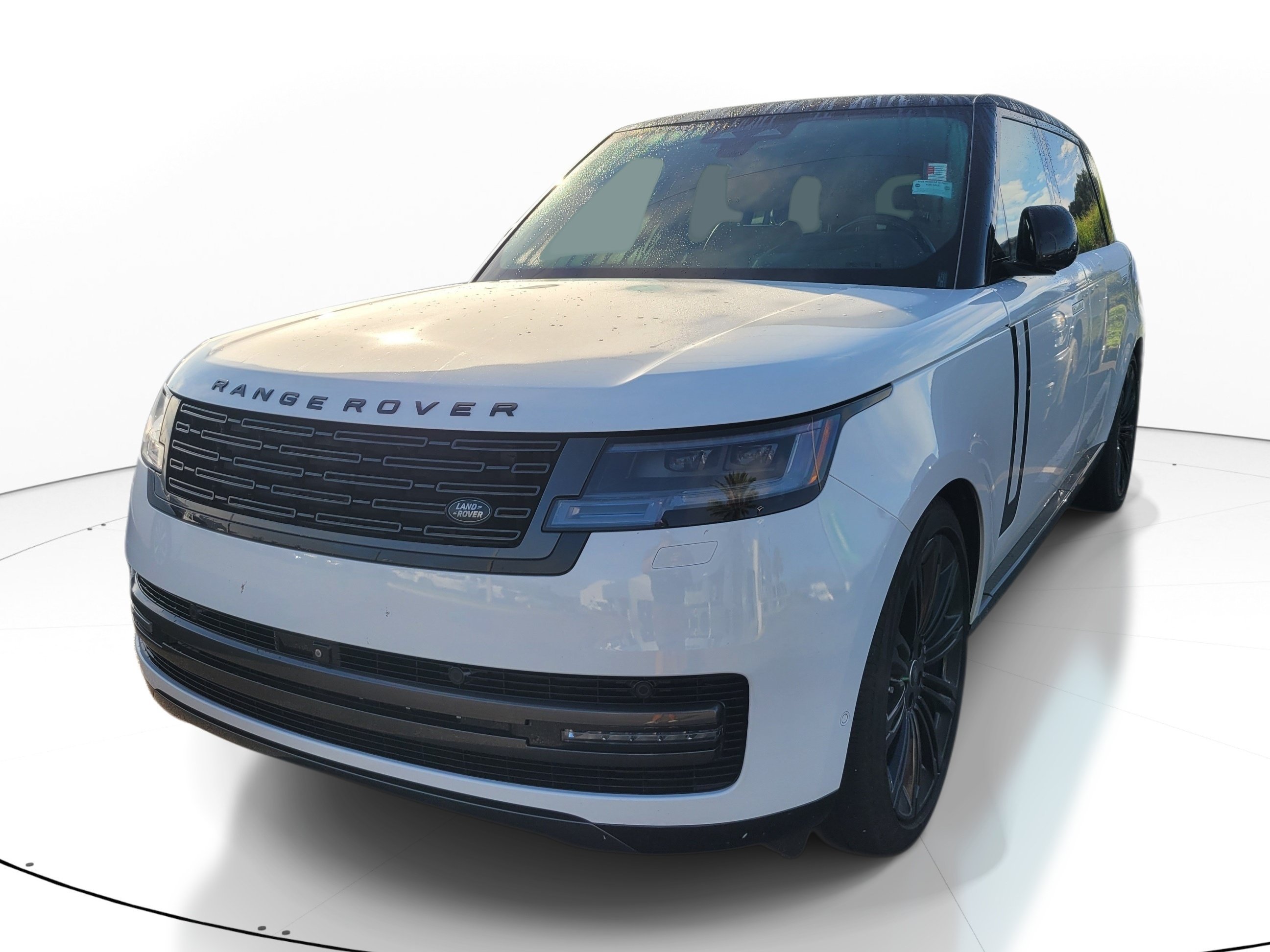 Used 2024  Land Rover SE image 3