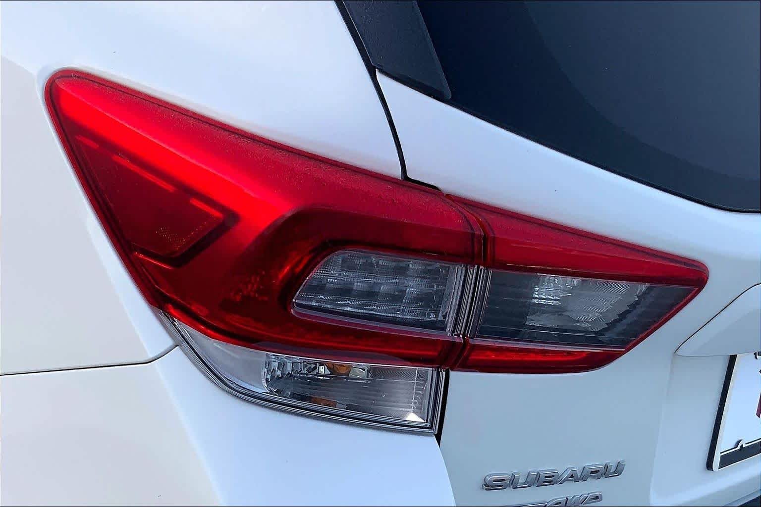 Used 2022 Crystal White Pearl Subaru Limited image 27