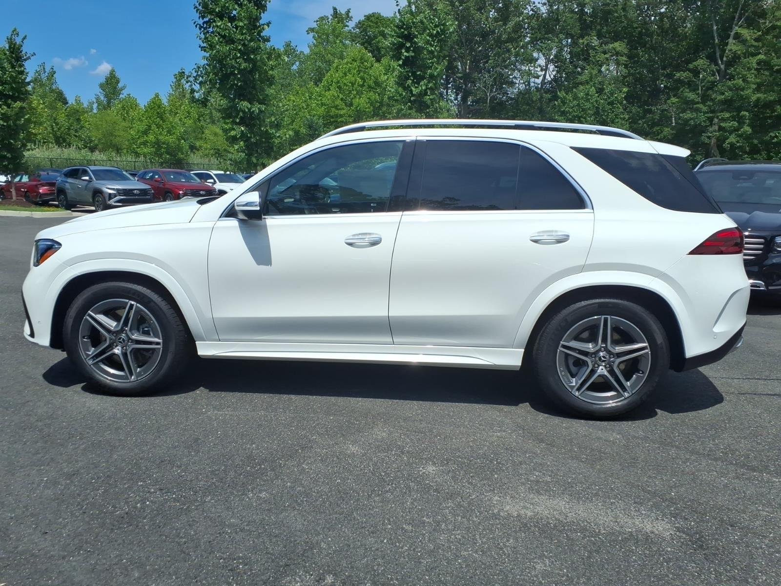 New 2026 MANUFAKTUR Moonlight White Metallic Mercedes-Benz GLE 450 image 9