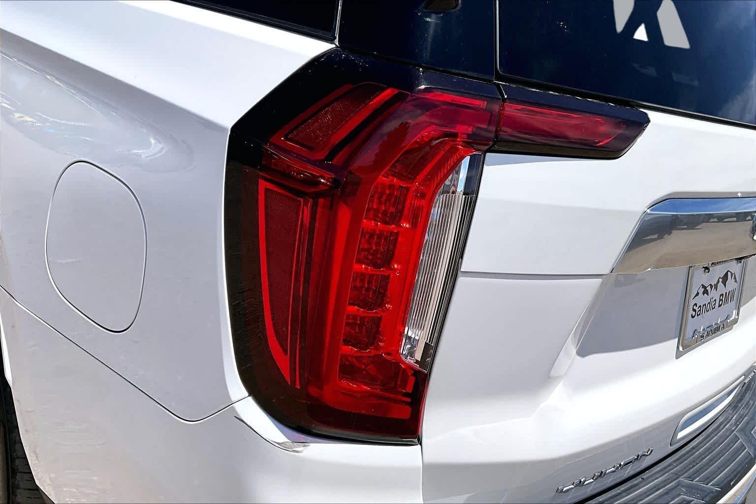 Used 2022 White Frost Tricoat GMC Denali image 26