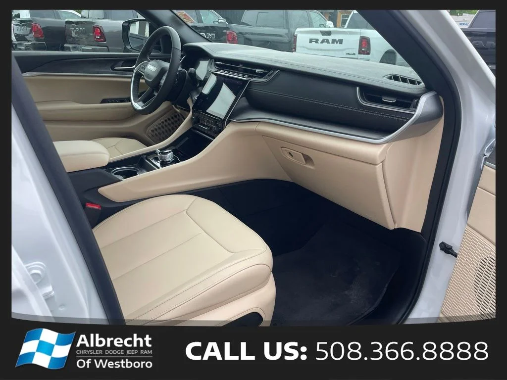 New 2025 Bright White Clear-Coat Exterior Paint Jeep Limited image 19