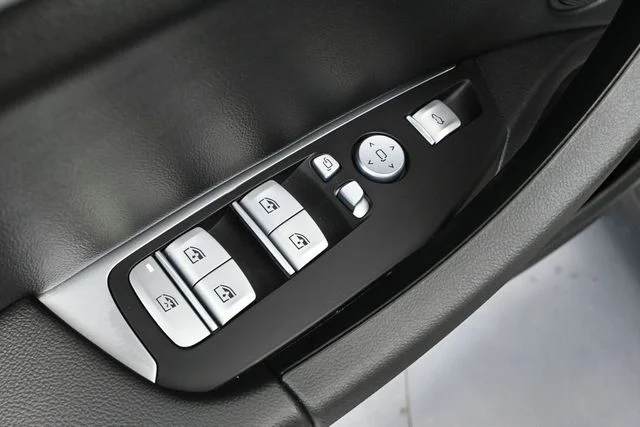 Used 2023 White BMW xDrive30i image 20