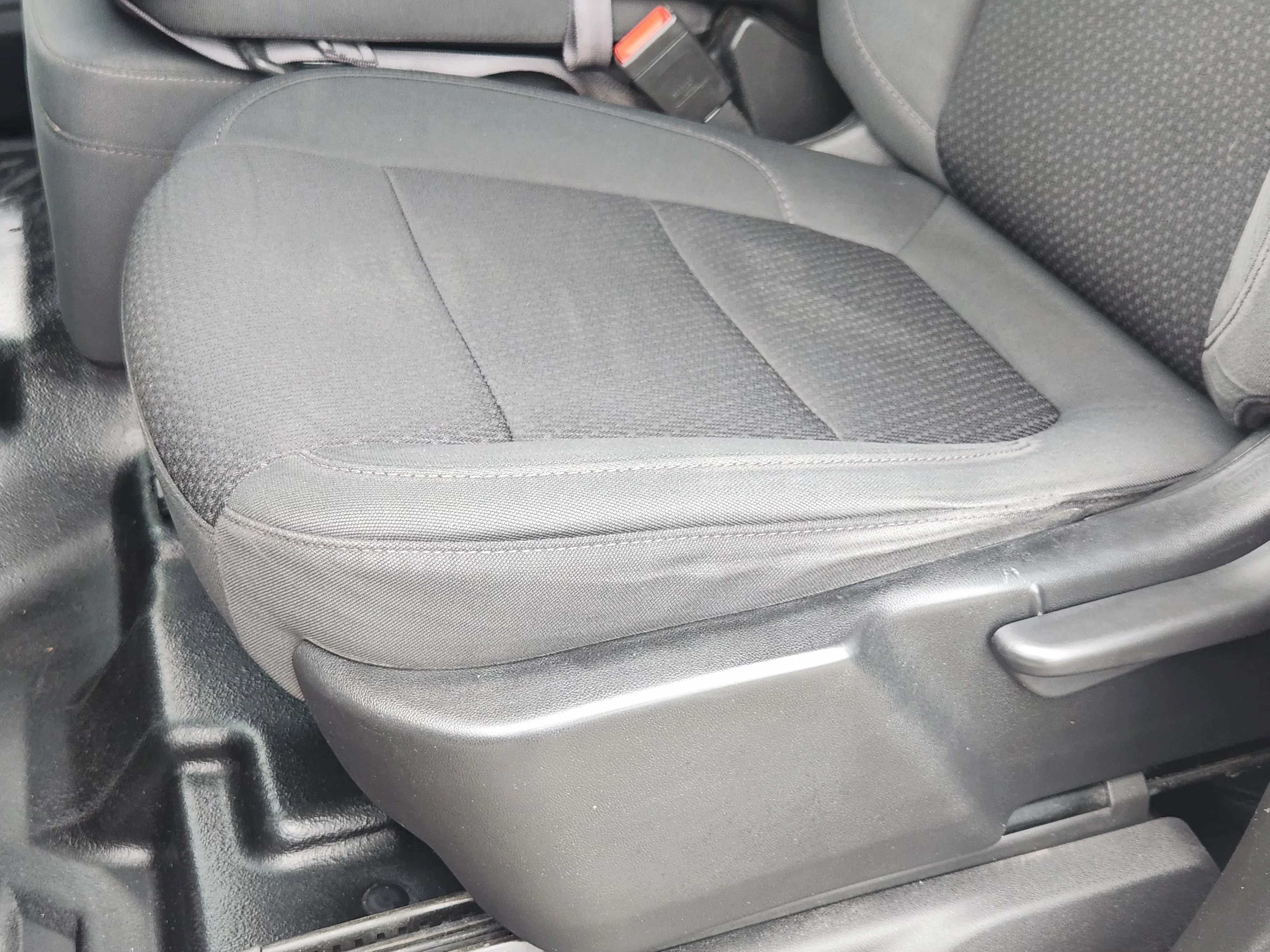 Used 2022 Silver Ice Metallic Chevrolet Work Truck image 23