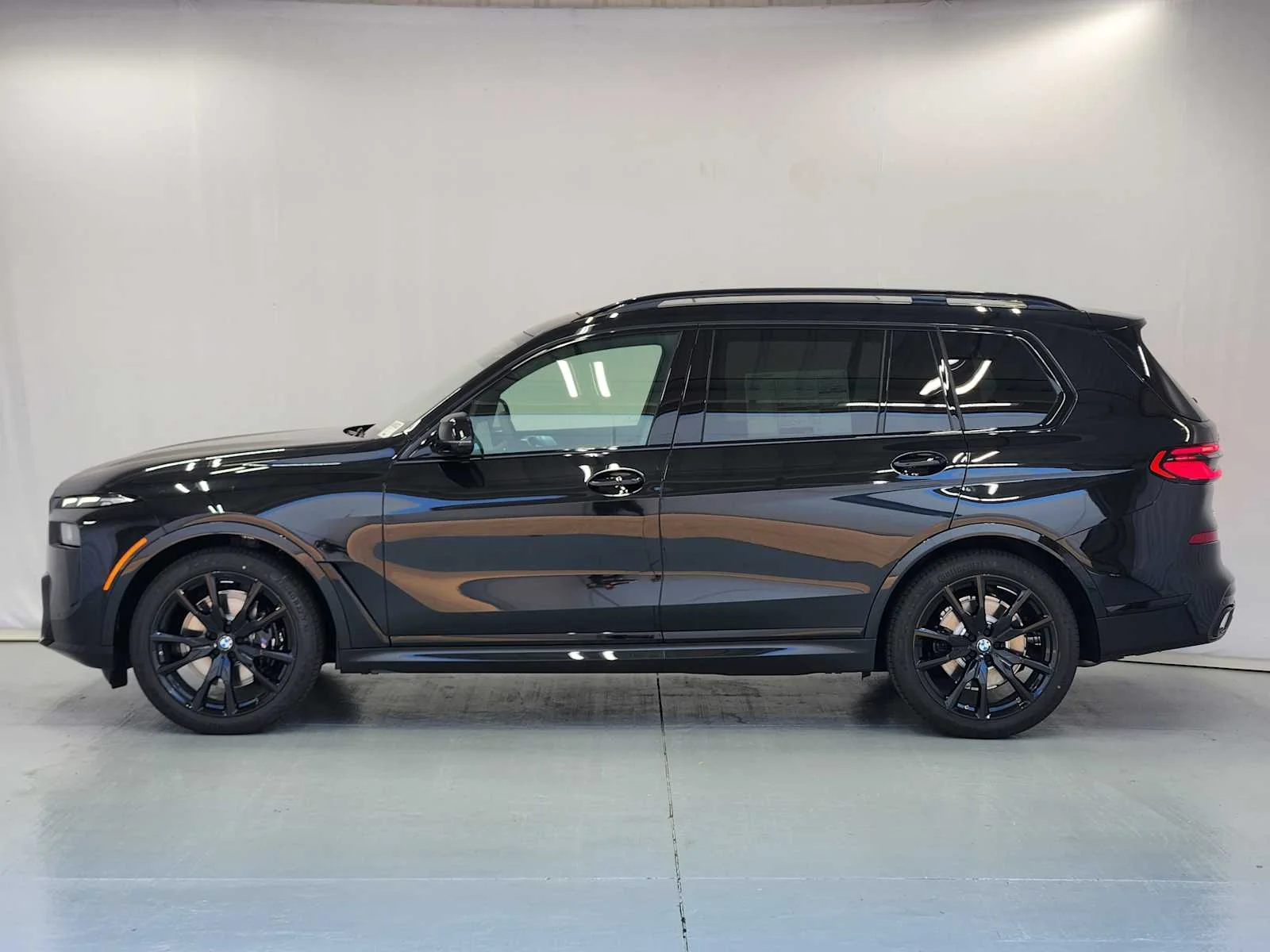 New 2027 Black Sapphire Metallic BMW xDrive40i image 2