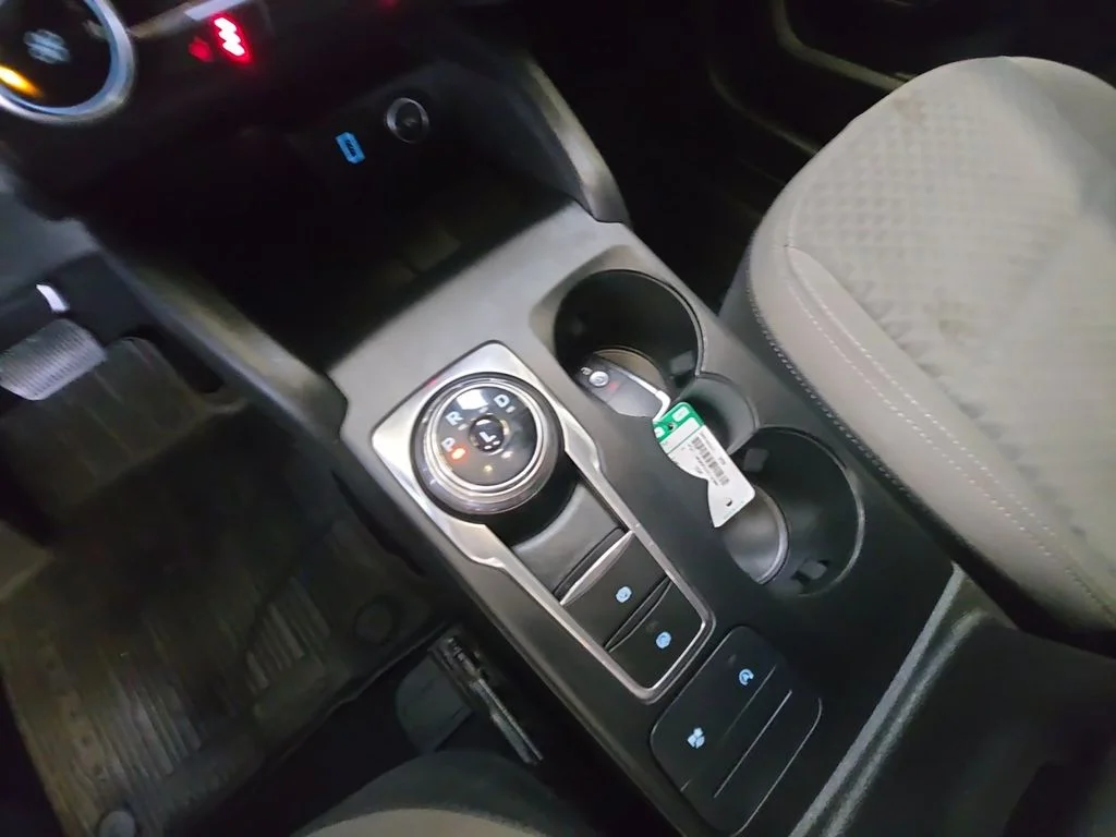 Used 2020 Green Ford SE image 18
