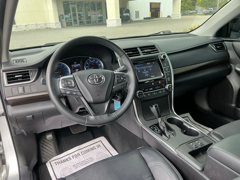 Used 2017 Silver Toyota XLE image 32