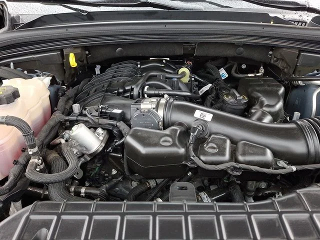 Used 2025 Black Jeep Laredo image 28