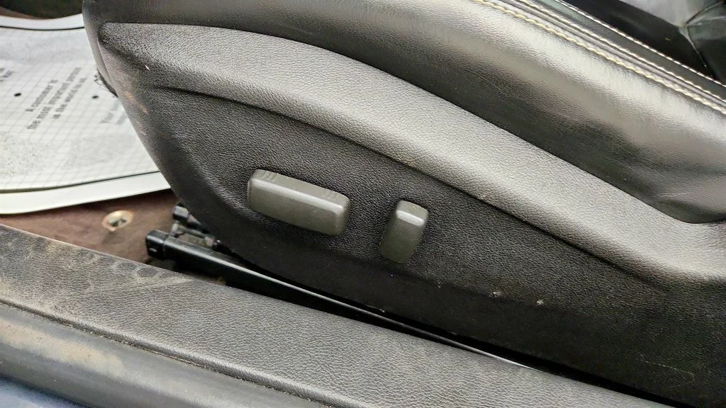 Used 2011 Cyber Gray Metallic Chevrolet 2LT Coupe w/ RS Package, Silver Stripes & Remote Start image 11