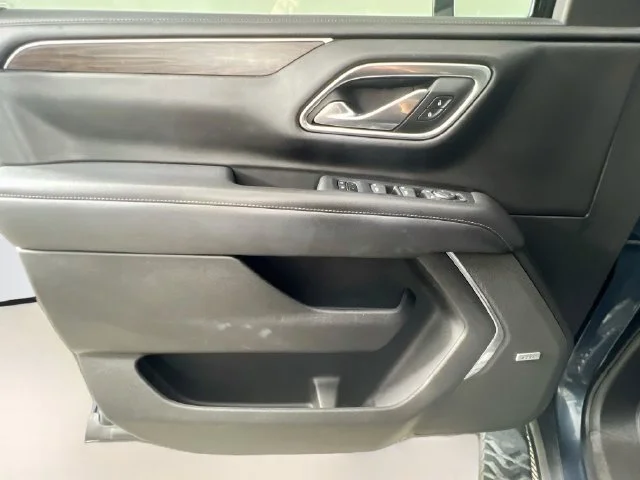 Used 2021 Gray Chevrolet Z71 image 33