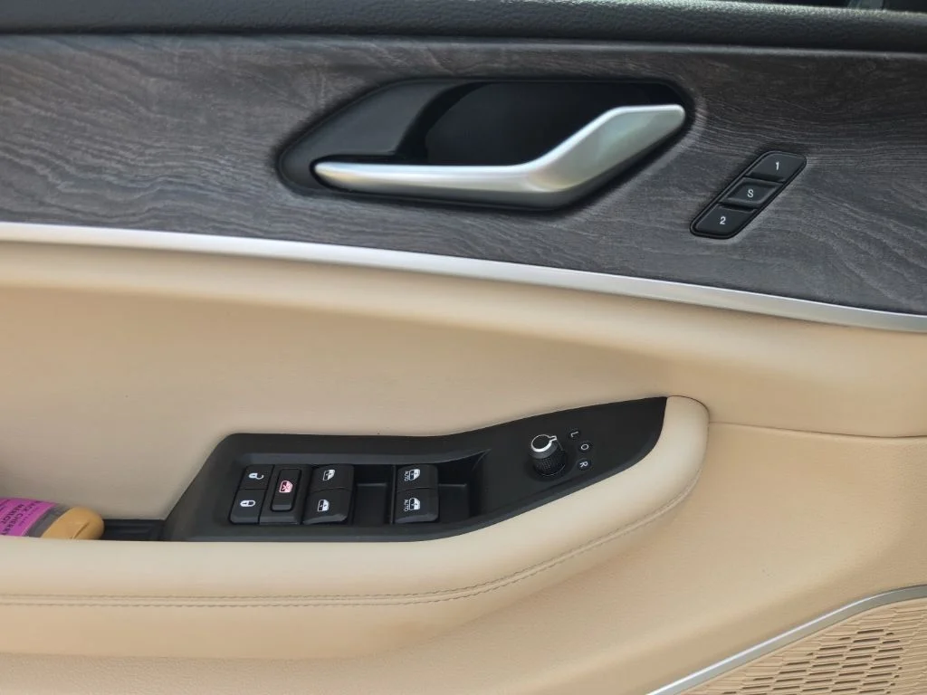 Used 2021 White Jeep Limited image 21